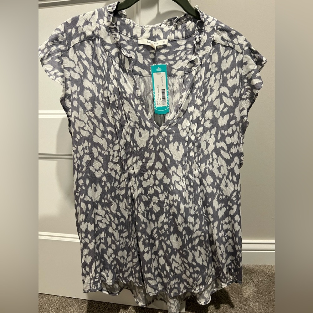 MONDAY FUN
Summer Flutter Sleeve Top, Size M, New with tags